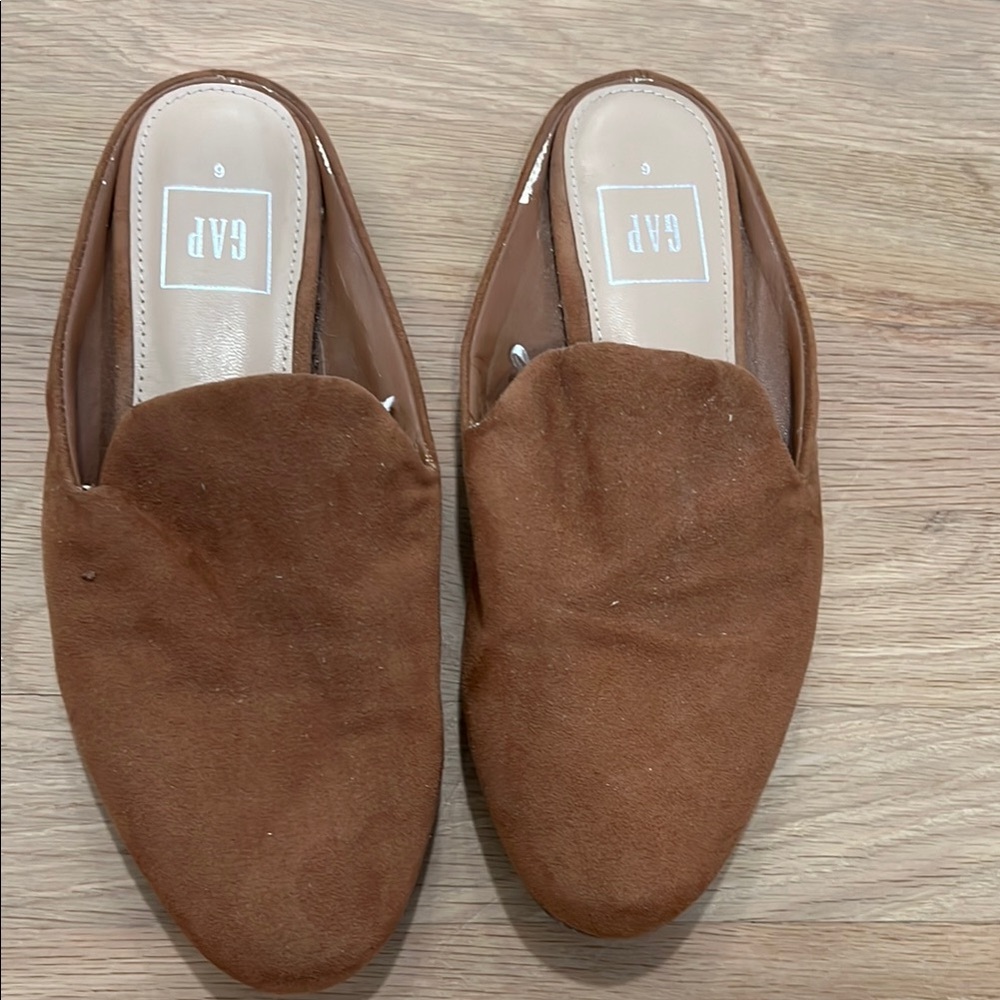 GAP Women’s Tan Faux Suede Loafers
